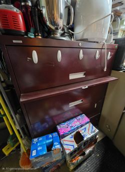 Steelcase lateral filing Cabinet
4 drawer