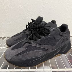 Men’s Yeezys Boost 700 “Utility Black” Sz10
