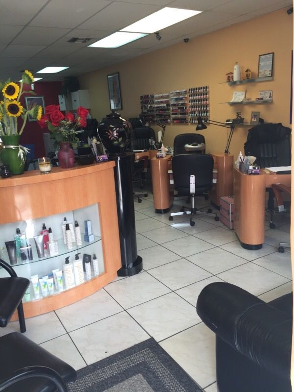 Lindo salón de belleza en venta en Hialeah
