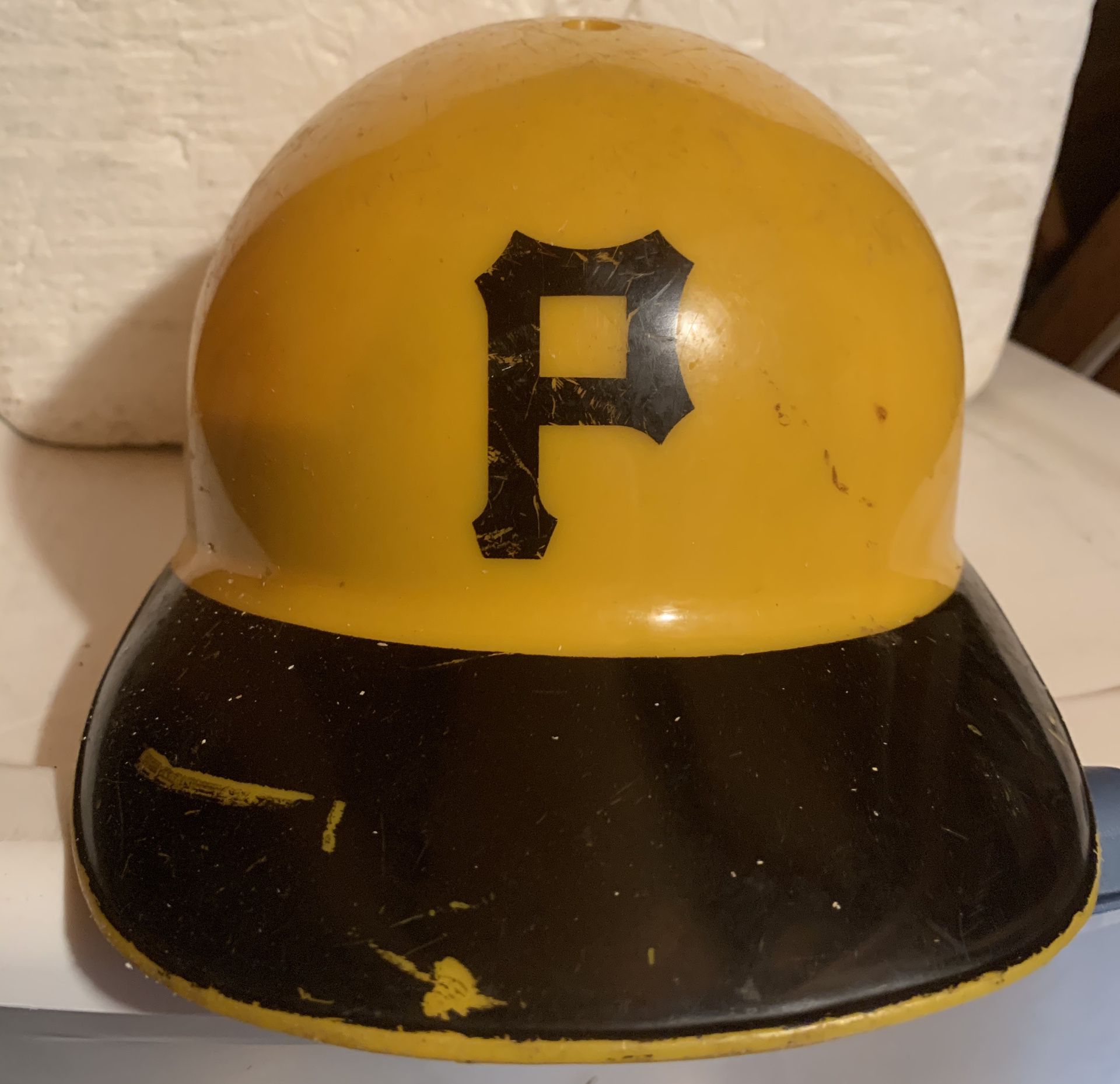 PITTSBURGH PIRATES - Plastic helmet