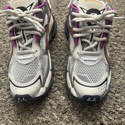 balenciaga runner v2 size 44