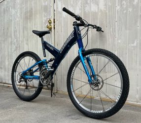 Cannondale Super V Raven700 mtb bike