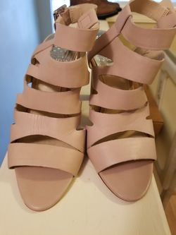Light pink Vince Camuto size 8 Heels