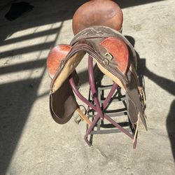 English Saddle 