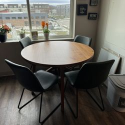 BRAND NEW Table And Chairs