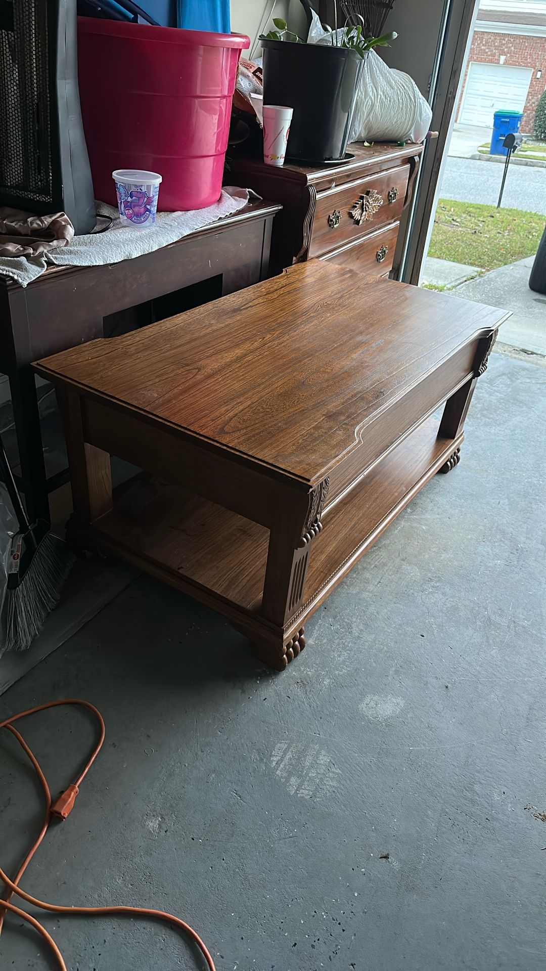 Coffee Table With 2 Front Draws