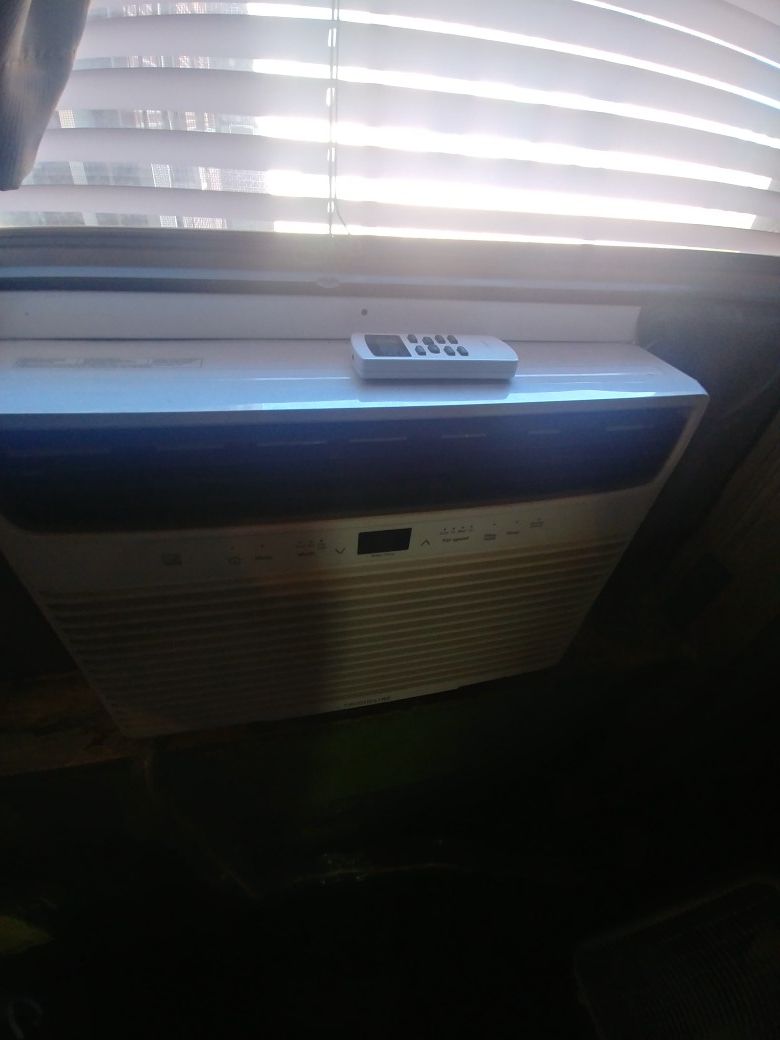 Cold AC. Like new asking 200