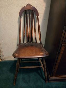 Very unique antique Windsor spindle chair