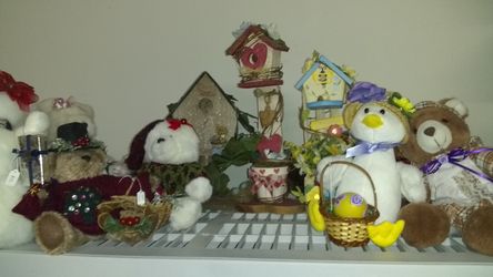 Bird houses and bears lot