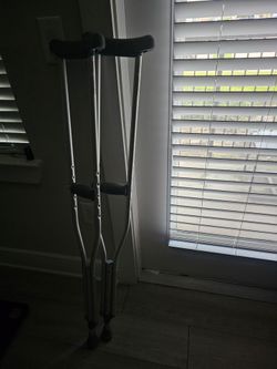 Crutches -- muletas