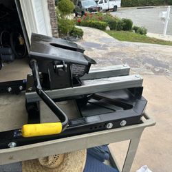 Fifth wheel hitch/trailer hitch