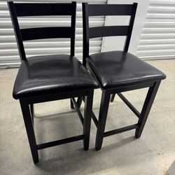 Wood Round Table with Matching Chairs 