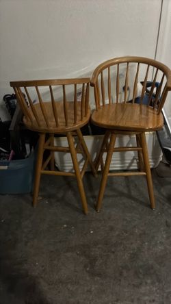 2 wood bar stools
