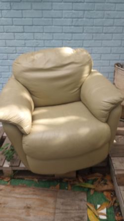 A pair of chairs