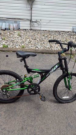 Kent mountain bike green and black 20 x 2.5 wheels