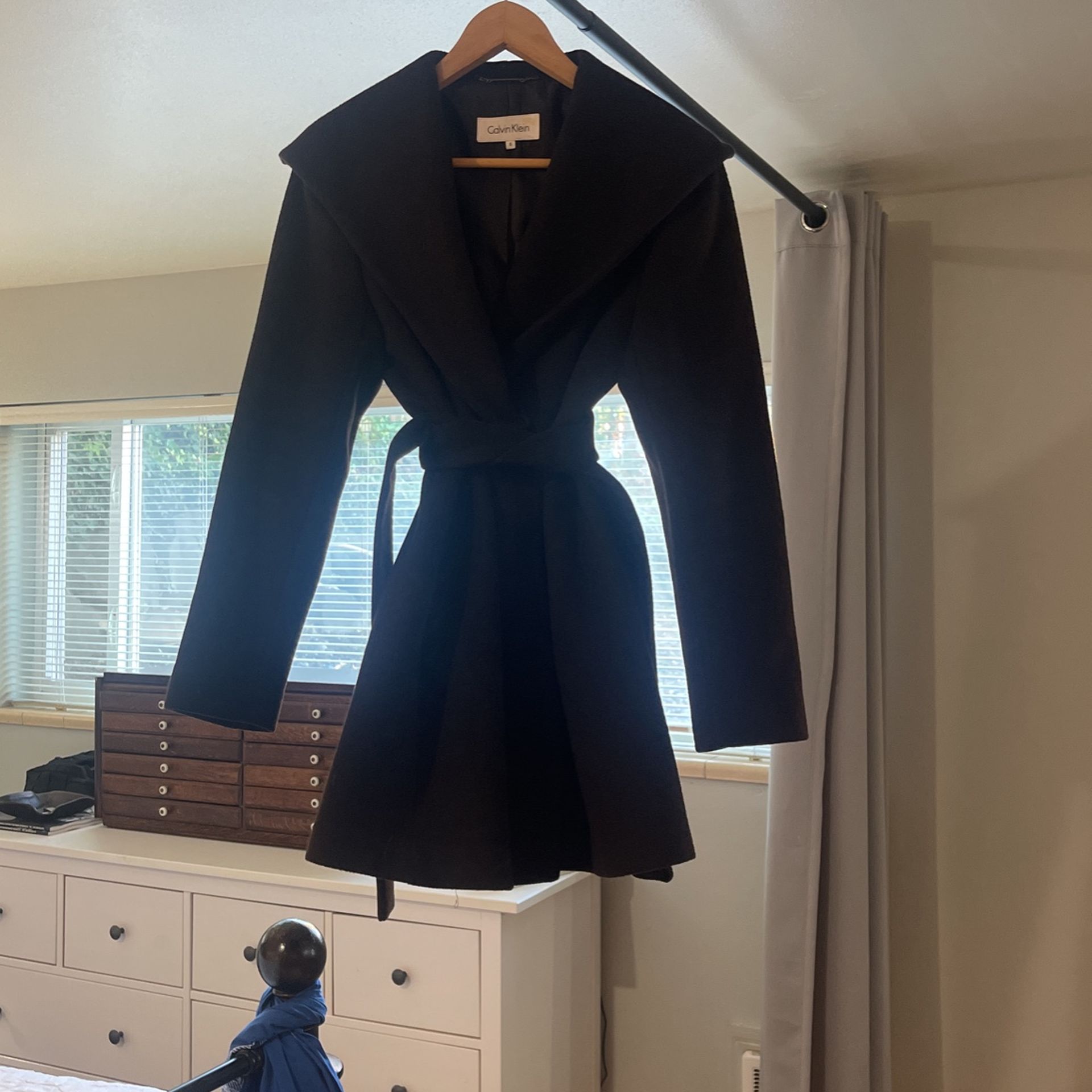 Woman’s Size 6 Chocolate Wool Shawl Color Coat