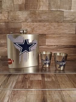 DALLAS COWBOY FLASK SET