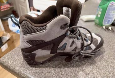 New Merrell hicking boots