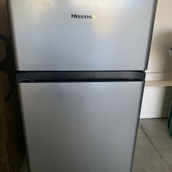 Mini Refrigerator 100$