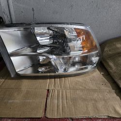 2009 2018 Dodge Ram1500 Driver Oem Headlight 