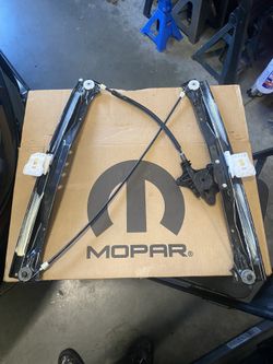 08-20 Front Passenger Window Regulator