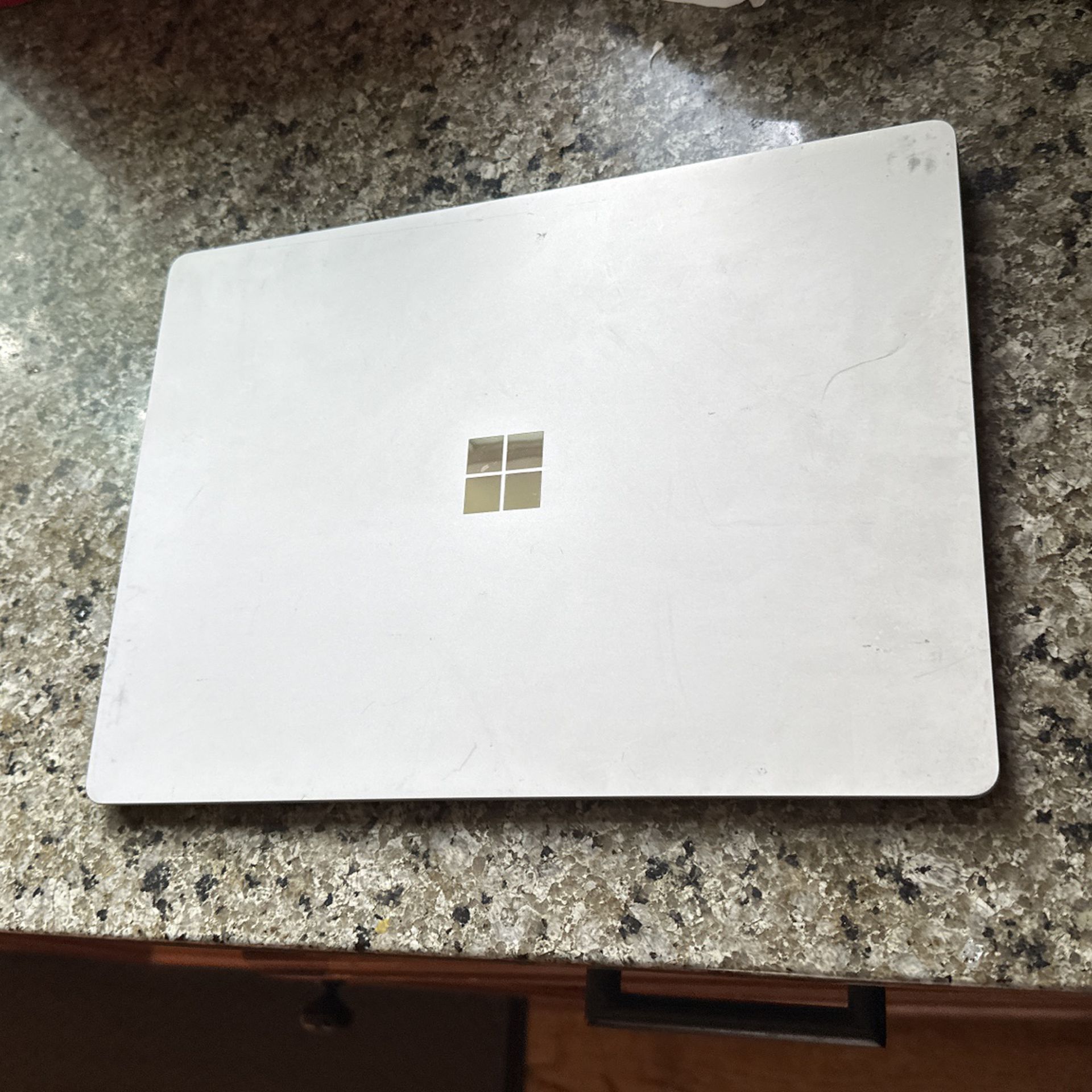 Microsoft Surface Laptop 2 With Charger 