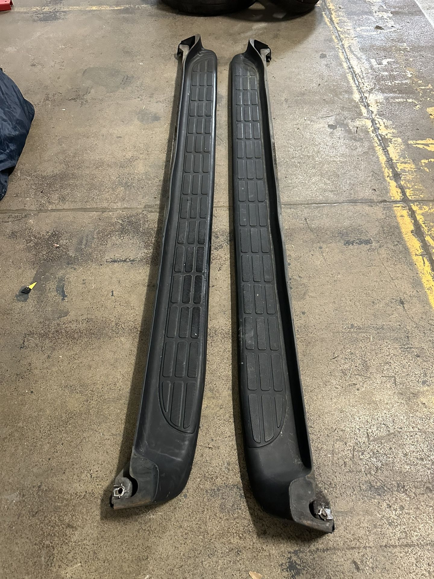 2004 Suburban Running Boards