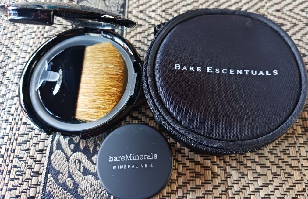 Brand New Bare Minerals Travel Set With FREE Minerial Veil!