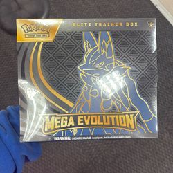 Mega Evolutions Elite Trainer Box