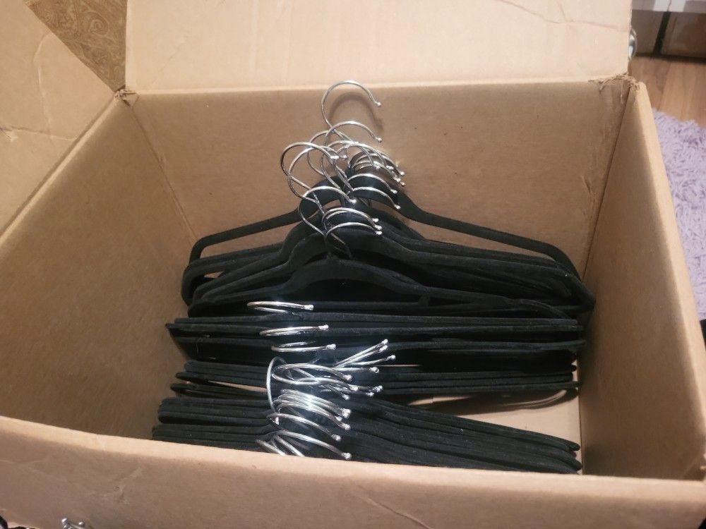 Huge Lot Of Velvet Black None Slip Hangers. Please See All Pics