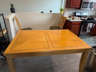 Dinning room table
