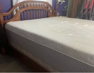 King mattress/box spring and solid oak headboard/footboard set