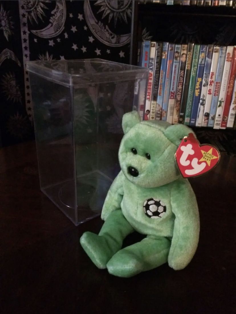 Retired Kicks the Soccer Bear TY Beanie Baby