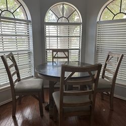 Round Dinning Table