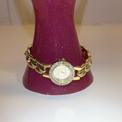 Sag Harbor Watch Gold  Ladies Watch Gold Tone Crystal Accents The battery works
