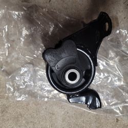 03-06 Honda Civic Transmission Mount
