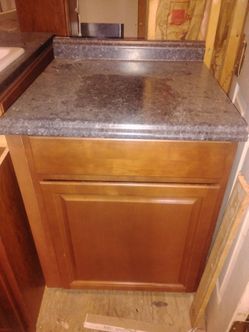 Hampton Bay Hampton 21-inch assembled base kitchen cabinet  w. Kitchen sink and third cabinet with it