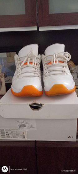 Jordan 11 lows citrus size 9 and 1/2