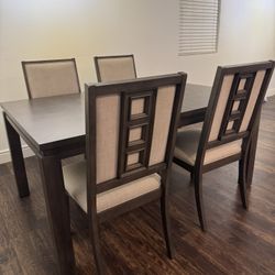 RC Willey Dining Table Set 
