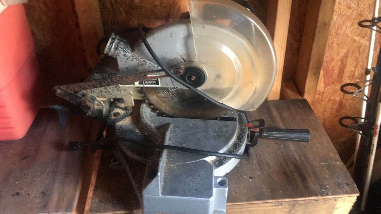 Table Skil saw.