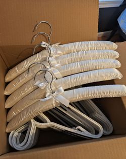 5 Satin & 40 Heavy Duty Hangers