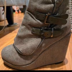 Women's Boots New Size 7 1/2