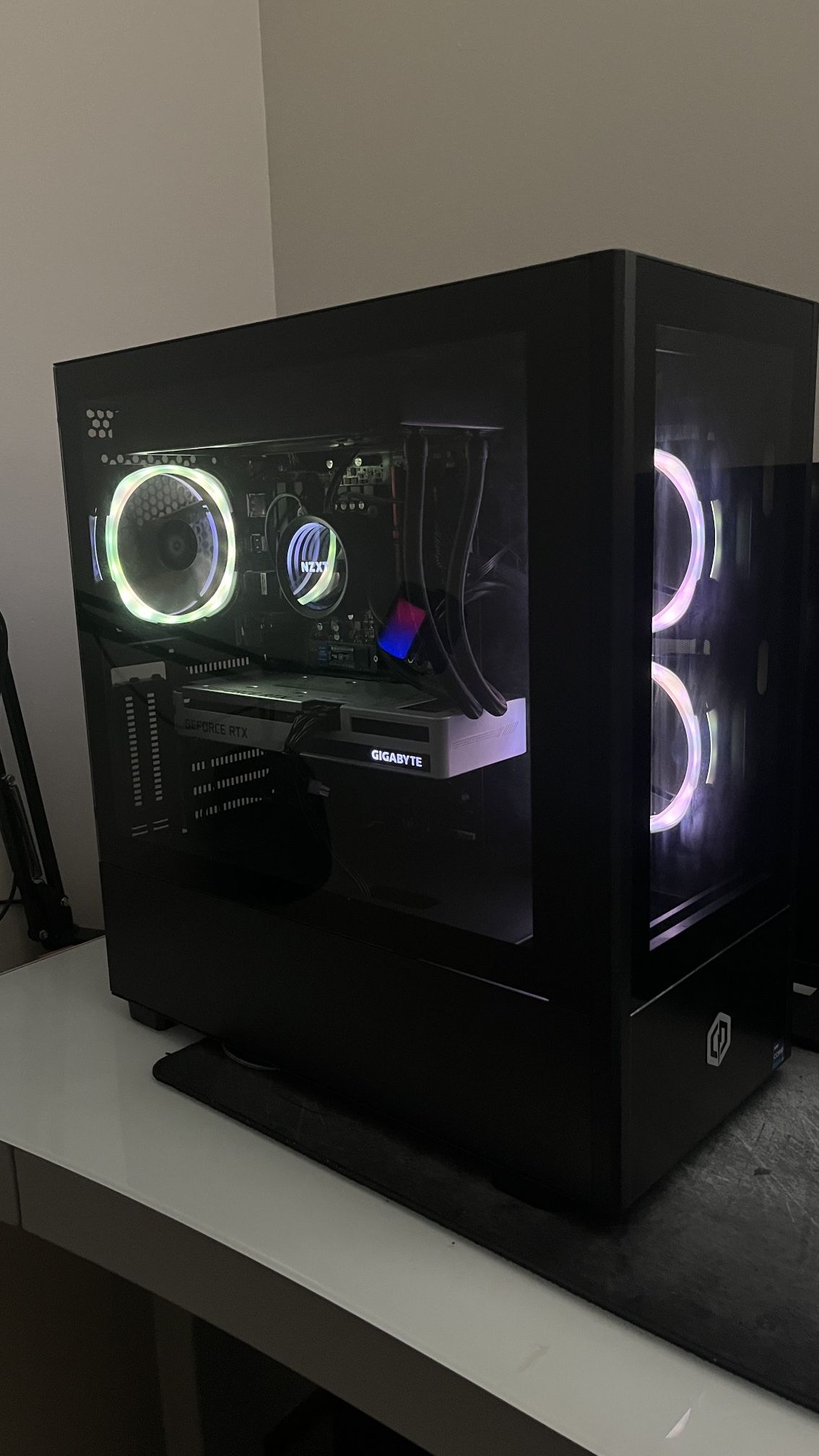 Cyber Power Pc —— Core i7 ——3060 Ti —— 16gb Ram—— Nzxt Water Cooling