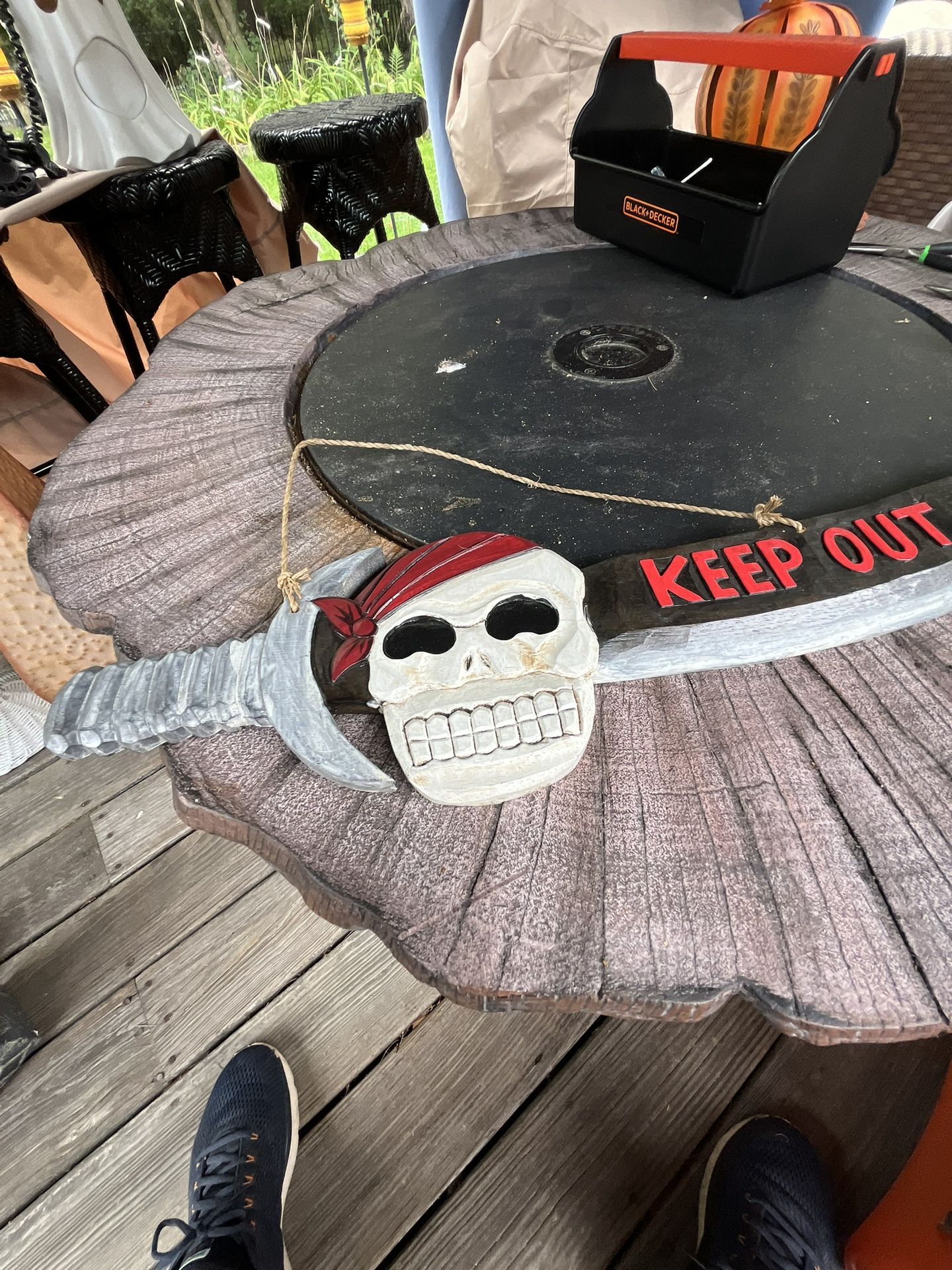 Halloween Skull And Sword Keep Out Sign Ex Cond