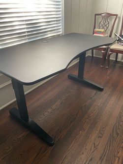 Like new sit & stand desk