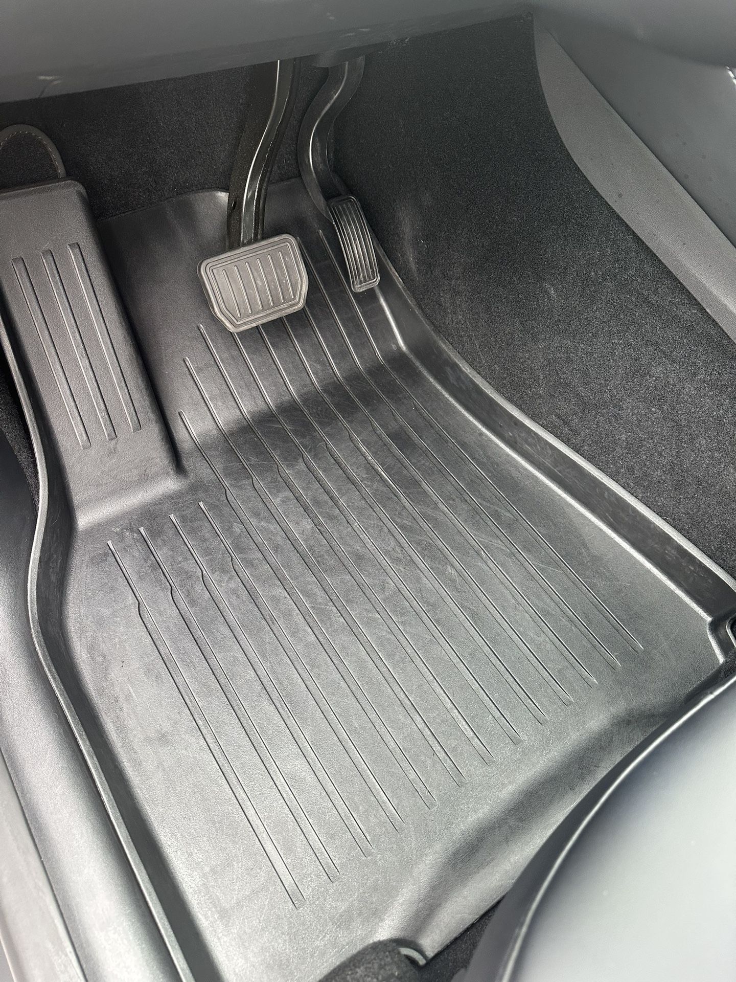 Tesla model Y Floor Mats & Accessories