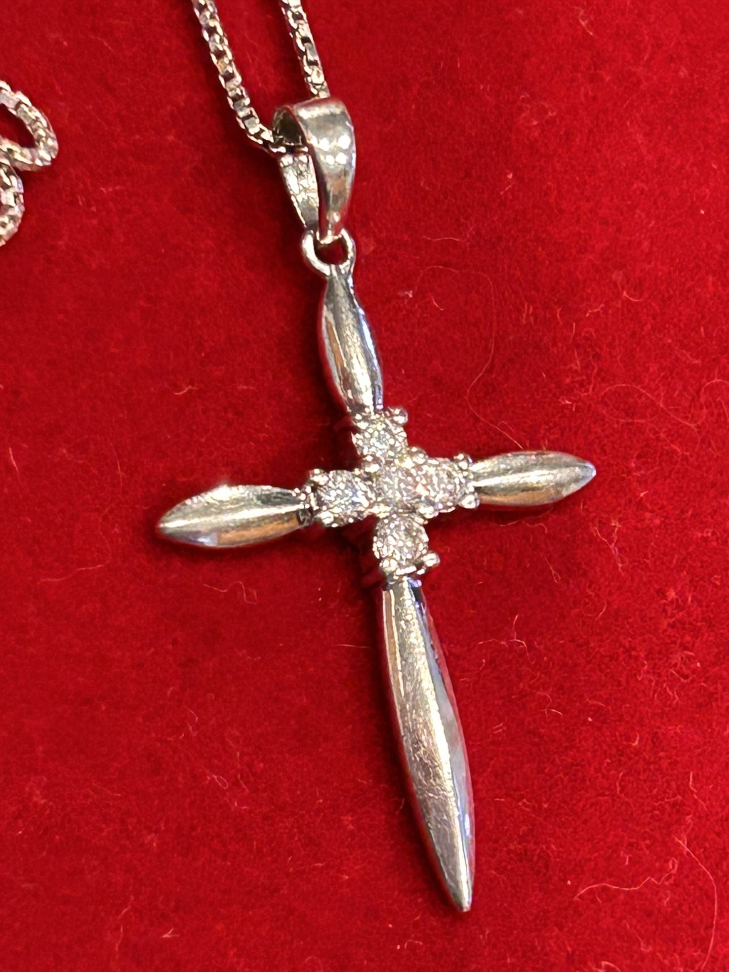 Sterling Silver 925 Necklace With Cross Pendant.