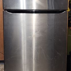 24 cu. ft. LG Stainless Steel Fridge 