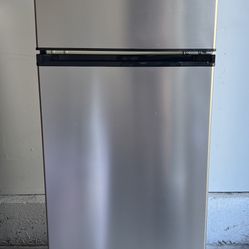 Vissani Refrigerator & Freezer