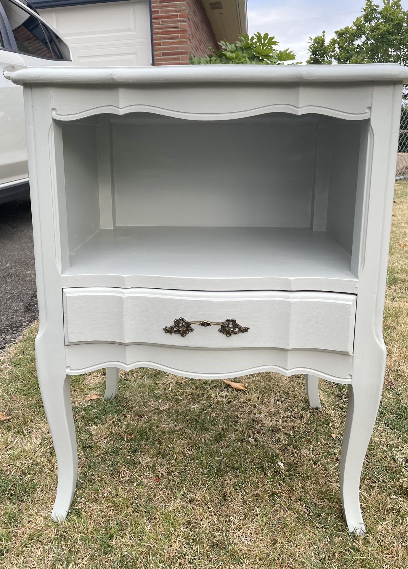 Vintage End Table / Nightstand